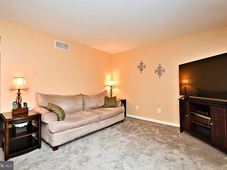 800 Beacon Ct — Photo 10