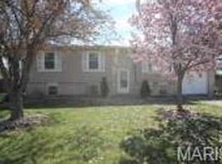 33969 Mustang Dr, Brighton, IL 62012