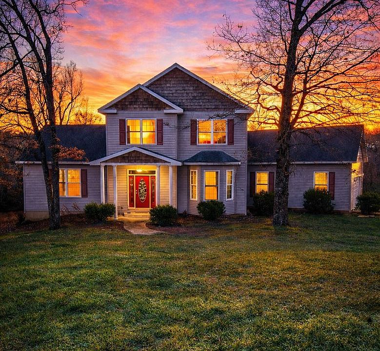 1st image of 224 Mountain Crest Dr