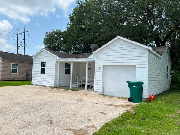 2203 N 16th St, Orange, TX 77630