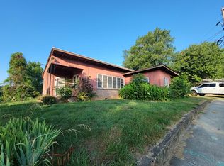 307 Hiawassee St, Hayesville, NC 28904