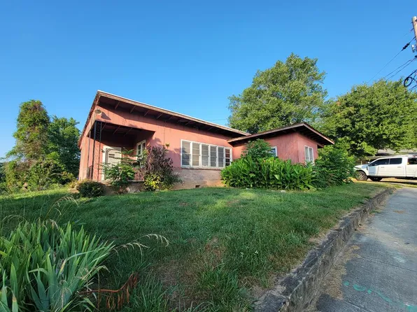 307 Hiawassee St, Hayesville, NC 28904