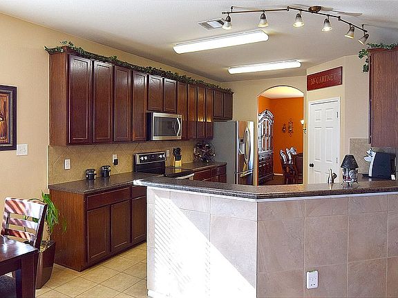4th image of 5610 Birmingham Cir