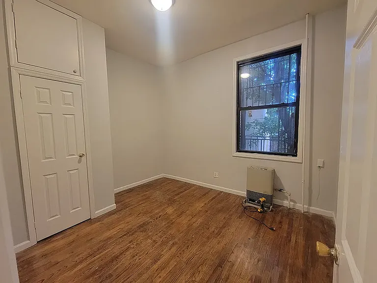 130 Melrose St #2R — Photo 4