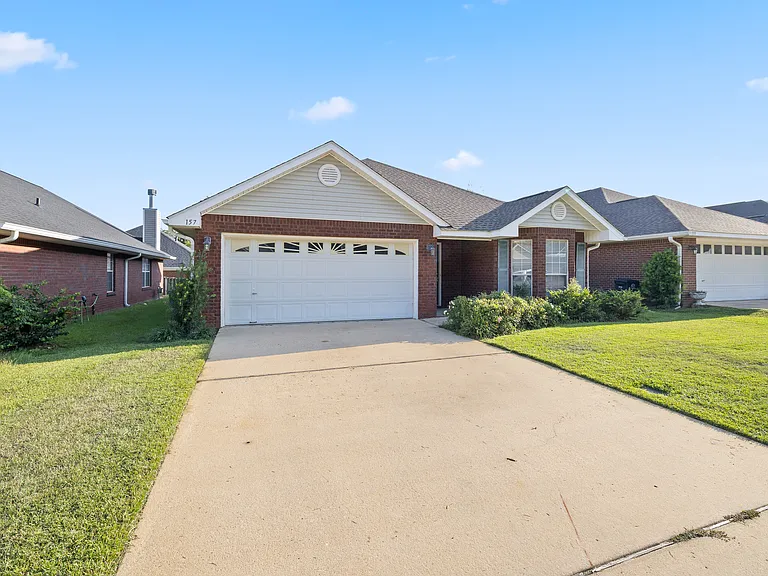 157 Cypress Ln — Photo 2