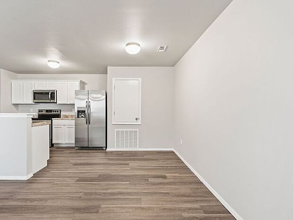 5th image of 508 W Christopher Dr #A