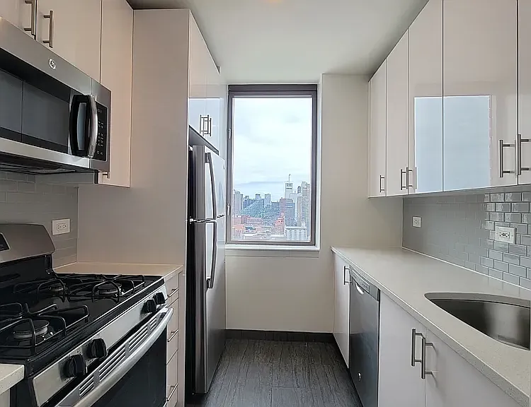 520 W 43rd St #33D — Photo 6