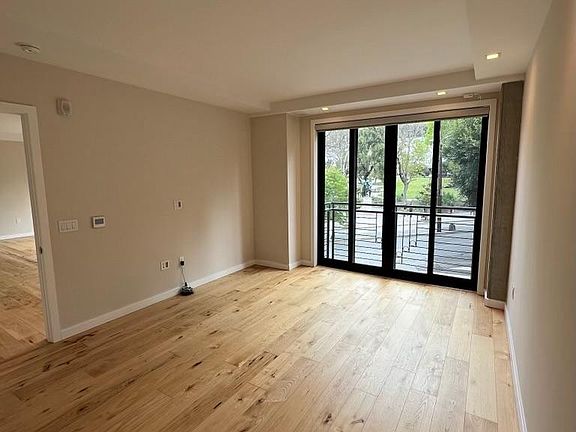 4th image of 1731 Powell St #203