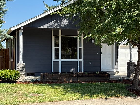 Charming curb appeal with fresh exterior accents and a welcoming entry. Quiet street, close to school and park_perfect for families!