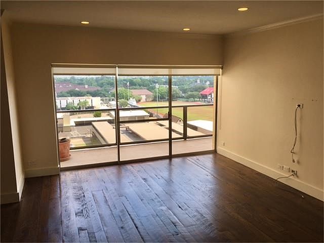 Open floor plan and nice flow of traffic. Gorgeous views ove