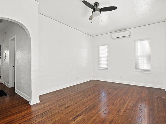 5th image of 1001 E 5th St #1005