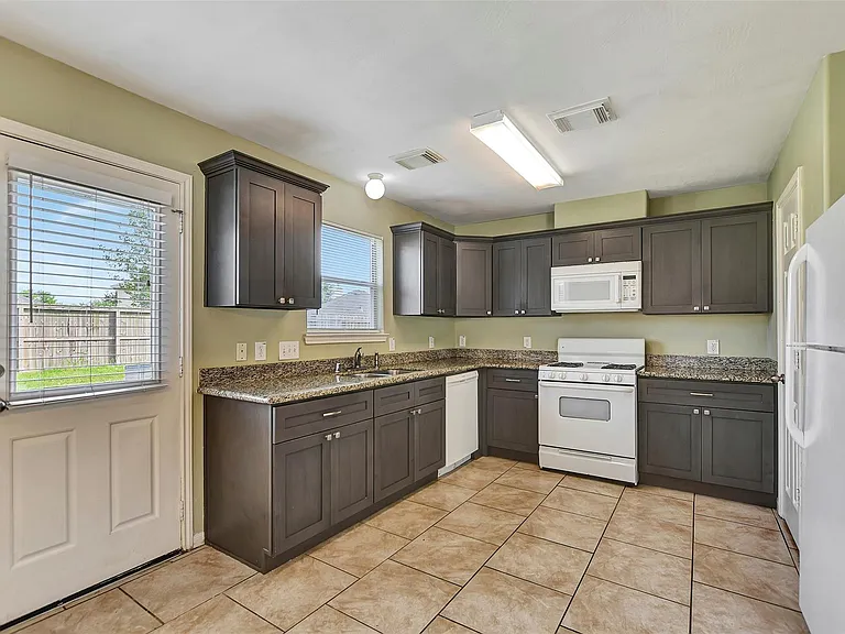 2618 Shearwater Bend Dr — Photo 15