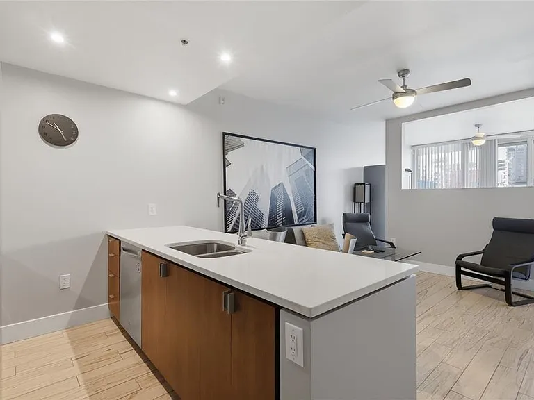 111 N 12th St #1310 — Photo 7