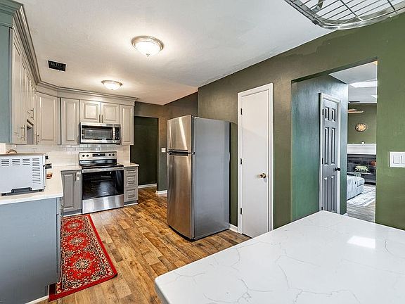 2nd image of 2521 Buyrn Cir