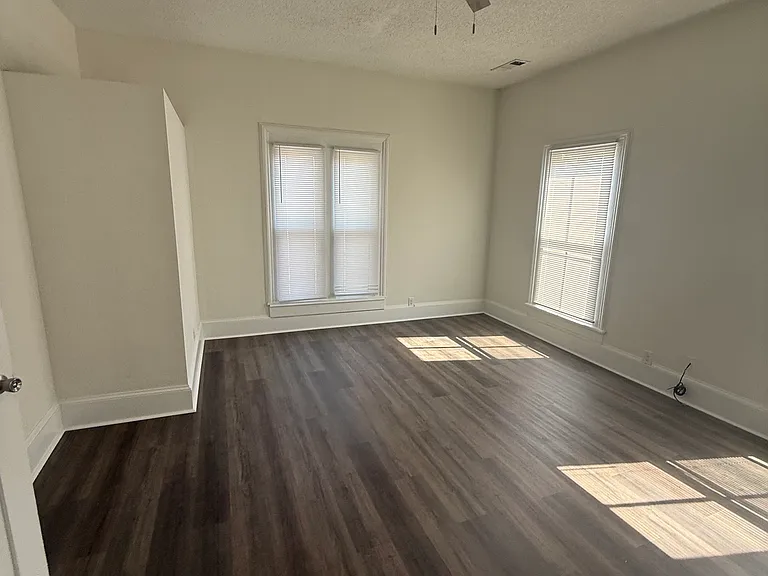 306 W Church St #B — Photo 8