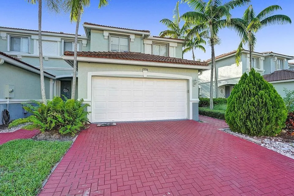 4 bed, 2.5 bath, 1872 sqft, $3,299 — Photo 3