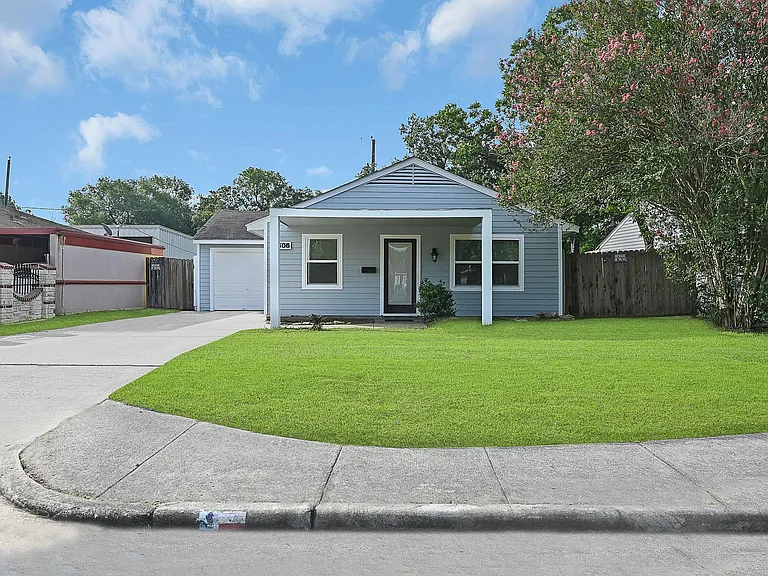 606 Burke Rd — Photo 1