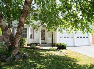 2 Granite Ln, Troy, NY 12180