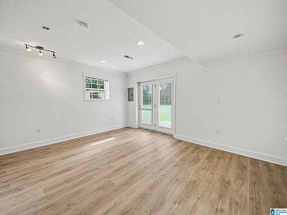 5th image of 2116 Sun Cir