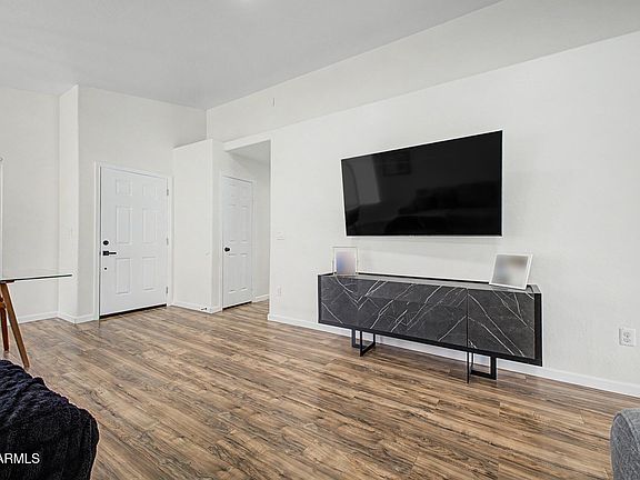 5th image of 822 E MONONA Drive