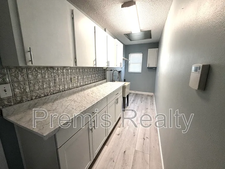 2309 Malcolm Dr — Photo 10