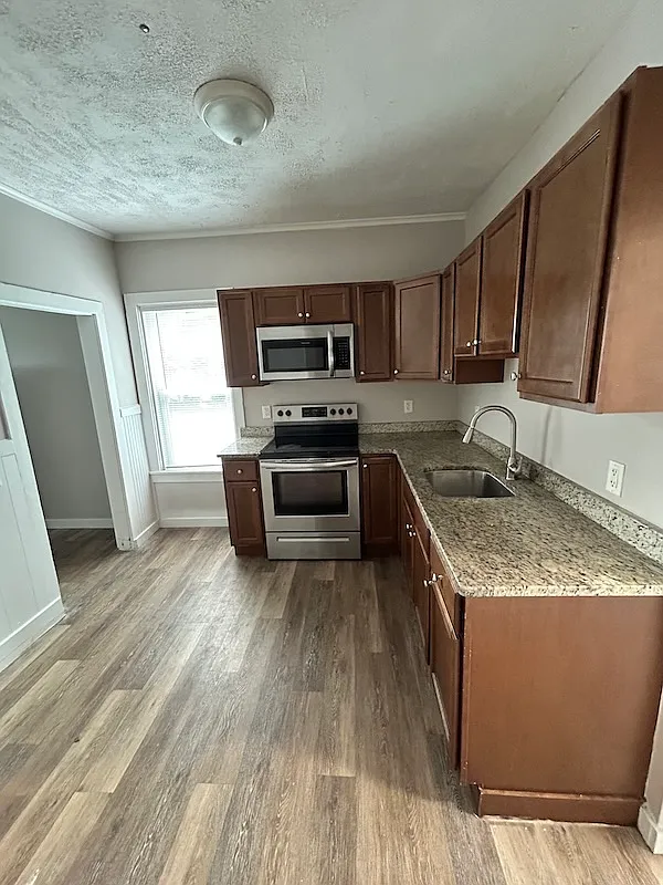 35 Newcomb Pl — Photo 4