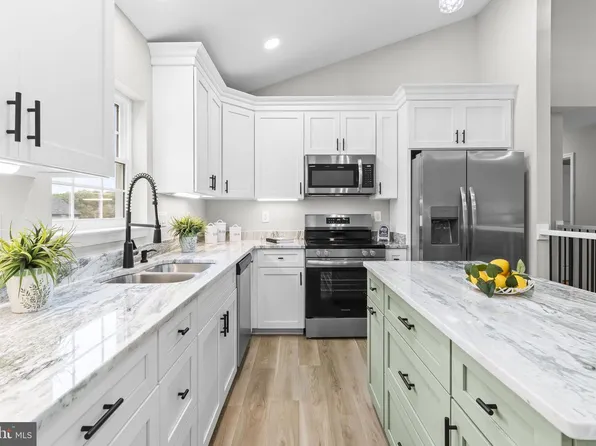 25826 S Sandgates Rd, Hollywood, MD 20636