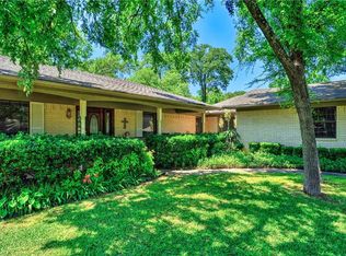 918 Kiowa Dr W, Lake Kiowa, TX 76240