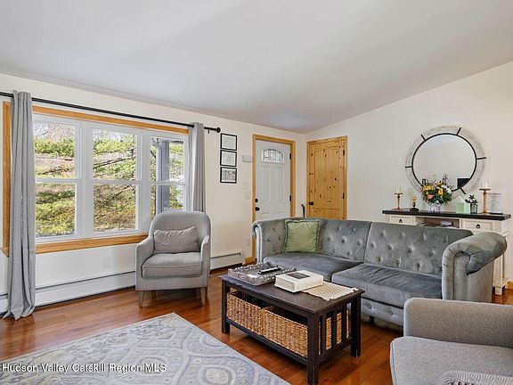 3rd image of 270 Ridgeview Road