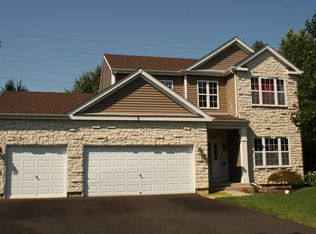 5 Tenneyson Ct, Lake In The Hills, IL 60156