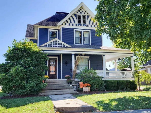 216 E 3rd St, Flora, IL 62839