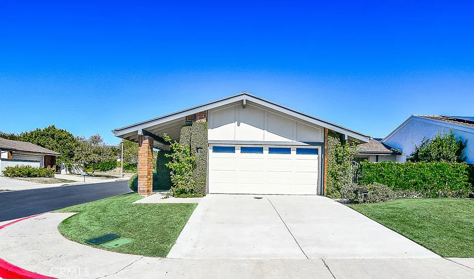 2 Sandbar Dr