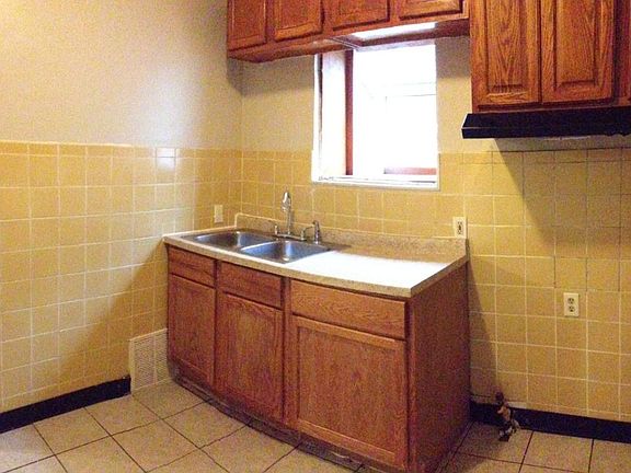 4th image of 8421 S Cregier Ave