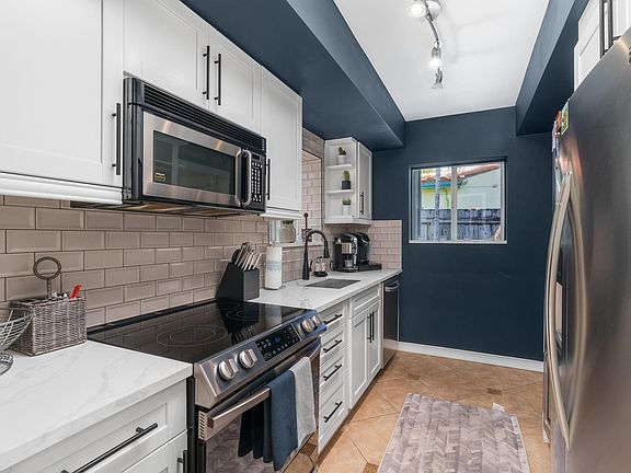 3rd image of 719 NE 20th Avenue