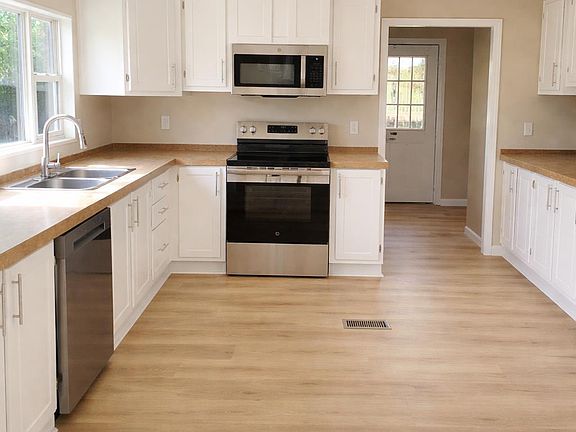 3rd image of 837 Roulain Rd