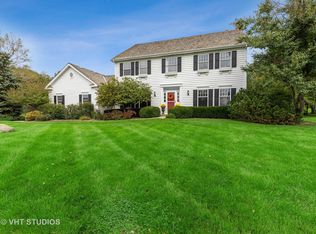 2333 Huntington Lakes Dr, Libertyville, IL