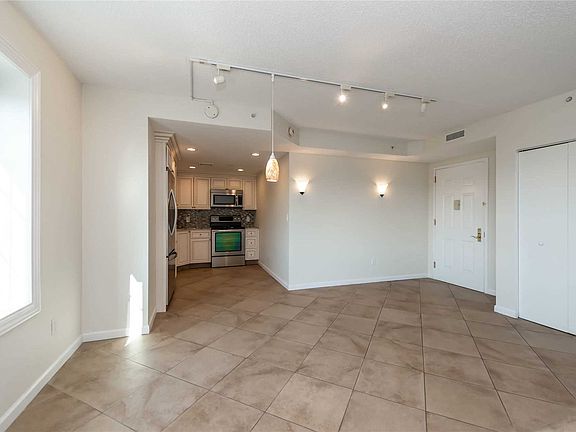 4th image of 242 Maple Ave