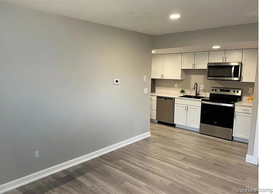 2 bed, 1.0 bath, 850 sqft, $1,750 — Photo 2