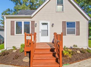 412 Fairfield Dr, Island Lake, IL 60042