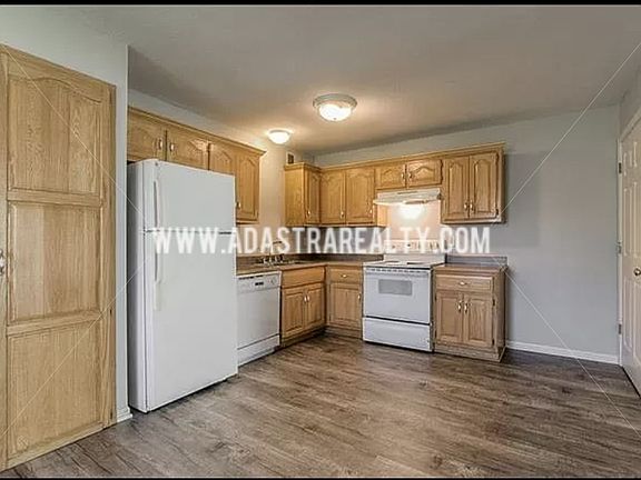 5th image of 908 N Elm St