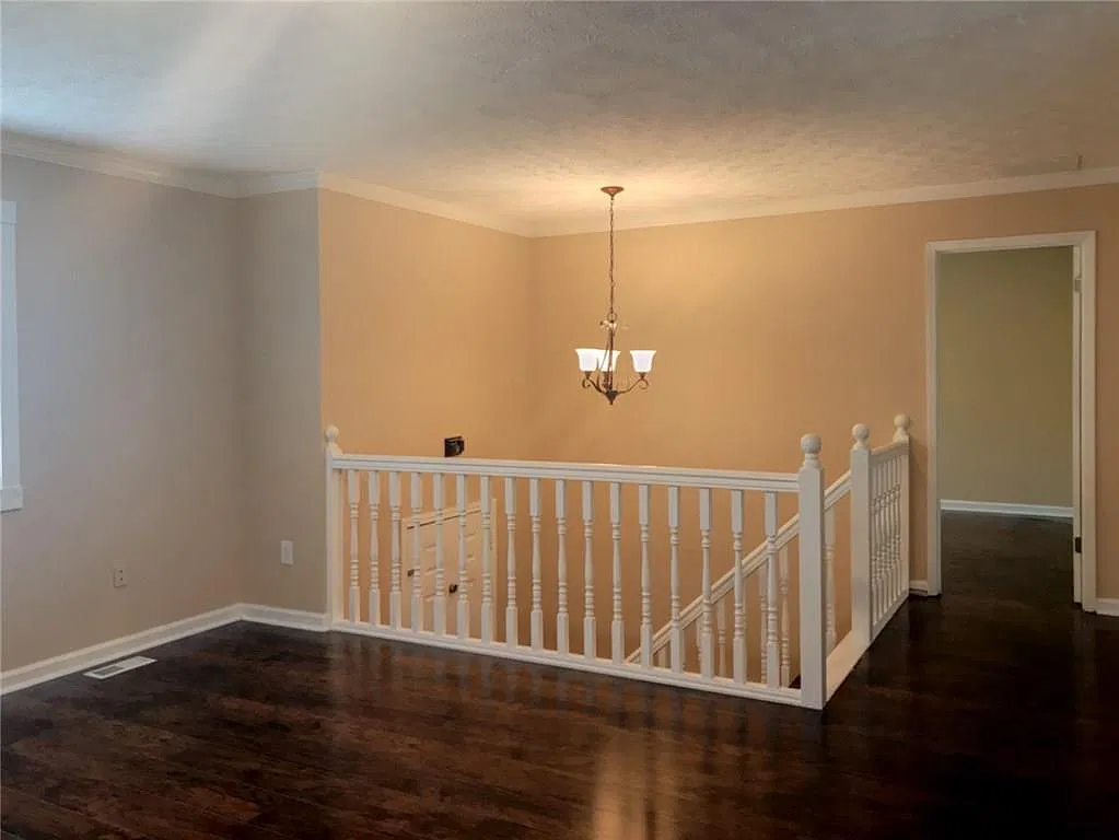 1230 Winslow Dr — Photo 4