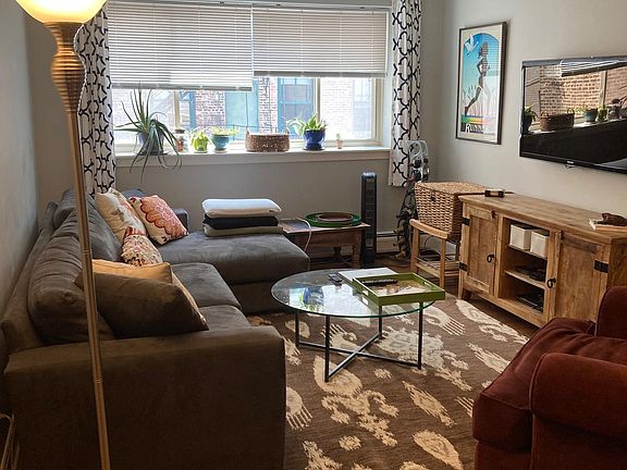 3rd image of 2827 N Cambridge Ave APT 302