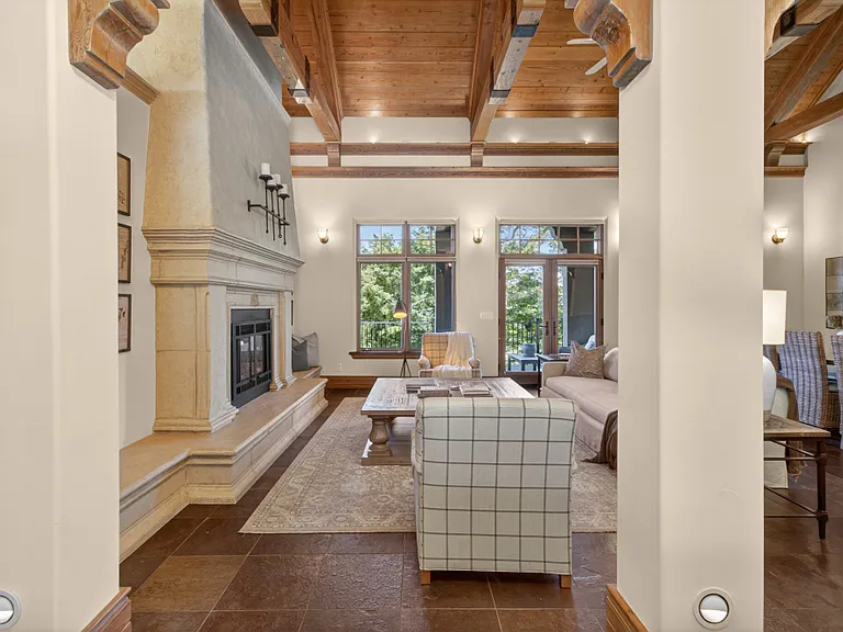 2375 Clubhouse Dr — Photo 6