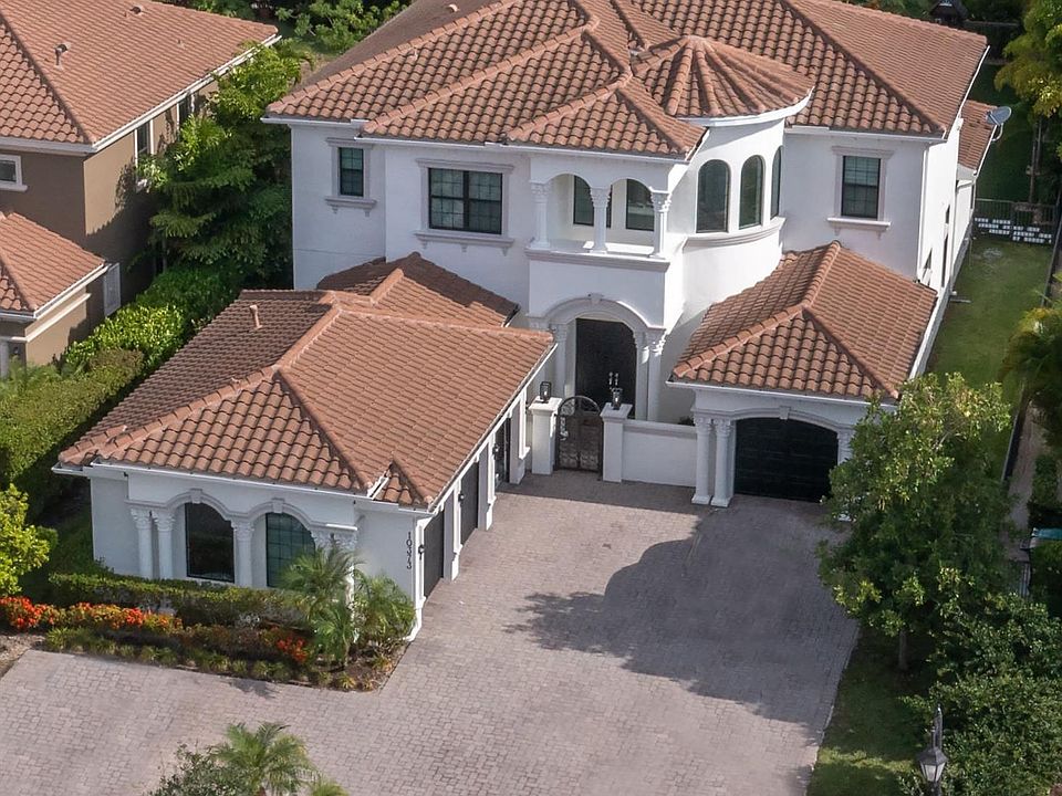 1st image of 10373 Sweet Bay Manor