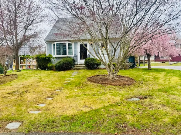 29 Elizabeth Ct, Dartmouth, MA 02747
