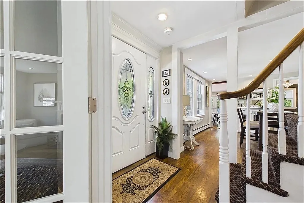 2 bed, 1.5 bath, 1176 sqft, $3,300 — Photo 2
