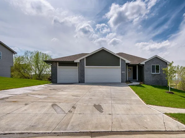 1324 Copper Mountian Dr, Crescent, IA 51526