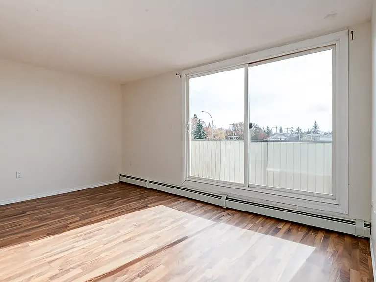 608 2nd St W #308 — Photo 15