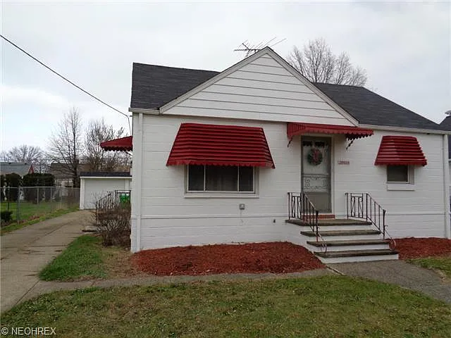 20551 Miller Ave photo 1