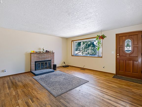 5th image of 3456 SE Birch Ave